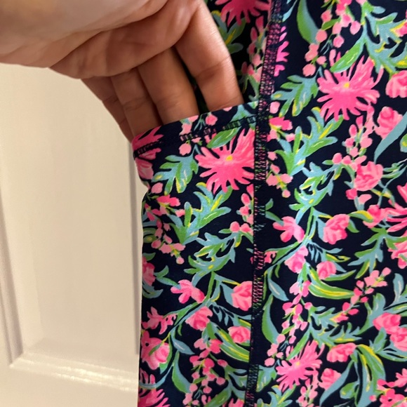 🌸 Lilly, Pulitzer, medium Luxletic leggings like new condition🌸 - Picture 3 of 4